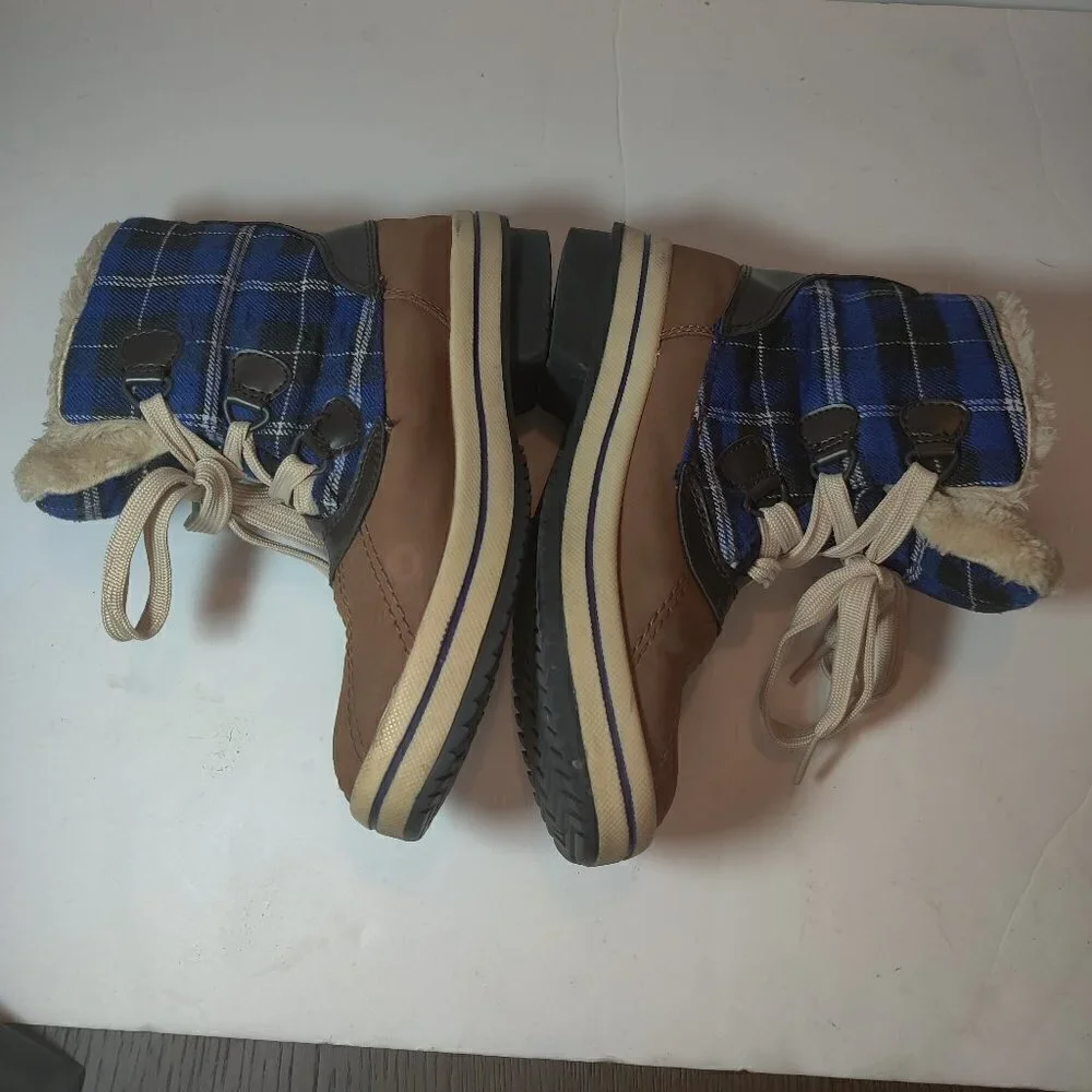 Snow Boots Womens Sz 7, Fleece Lining with Plaid Fabric padded. Waterproof Soles - Picture 7 of 7